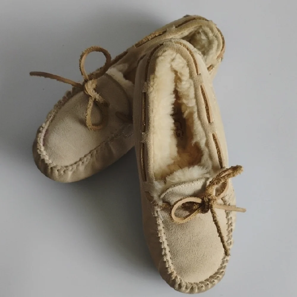 UGG Cream Moccasins with Plush Lining Soft Comfortable Slide Slippers Loafer